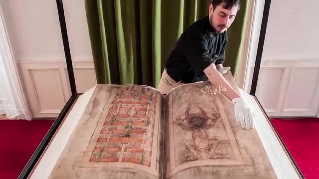 சாத்தானோட பைபிள் ஆ ? | Devil’s Bible Explained in Tamil | Codex Gigas Mystery | Top Mystery Book in 