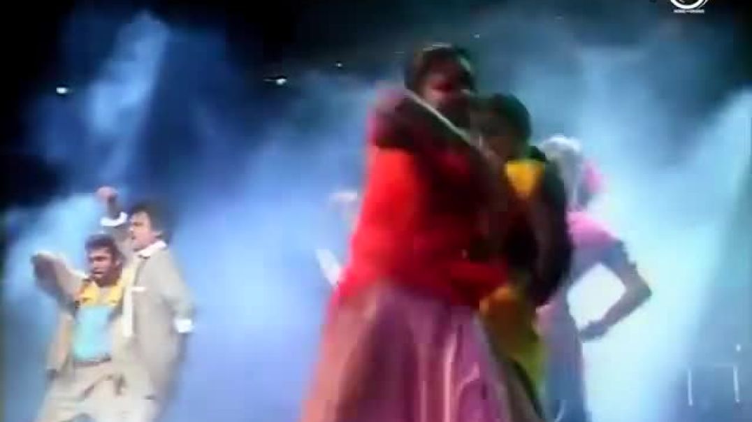 தலைவரே மேடையில் ஆடுவது எவ்வளவு அழகு